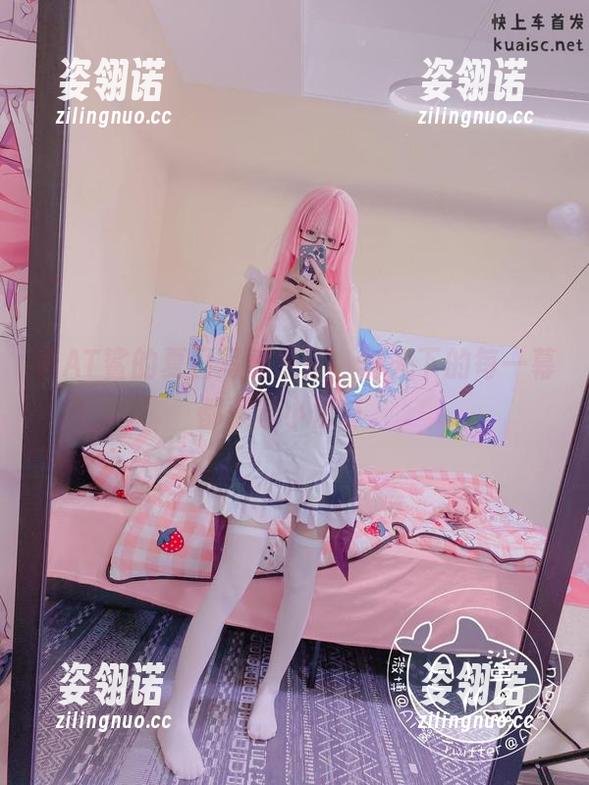 AT鲨 看AT鲨的夏日写真更新,灯光下的每一幕都藏着小情节。