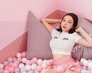 Feilin嗲囡囡 – 谁说内衣只有诱惑,周大萌的私房图集给你光彩夺目的新视角!