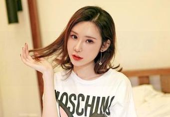 Feilin嗲囡囡 – 陈怡曼的少女情怀，套图分享，说不出的轻盈与恬淡。