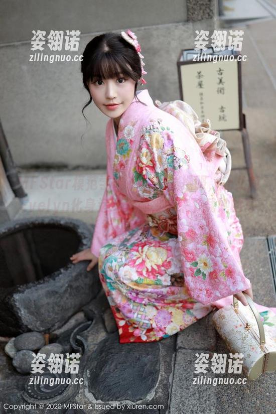 MFStar模范学院-艾莉Evelyn MFStar模范学院 - 这组体操服,让艾莉Evelyn化身运动女神,快来下载她的写真集!