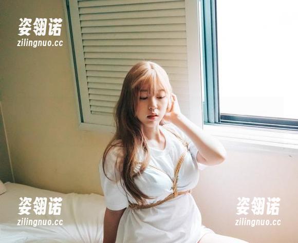 高清Mozzi(모찌)：连体泳装与普通泳衣的无限可能，照片好到让人想反复看！