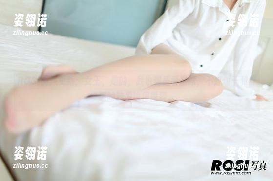ROSI ROSI画风更新:女王,是的,我也想盛装出席,不过饼干和舒适的沙发也很重要。