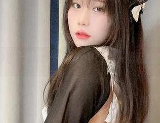 当Sira(시라)遇上PureMediaVol，一场私拍的视觉乱斗。