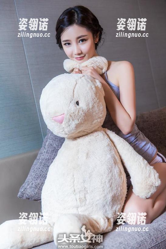 TouTiao头条女神-王佳凝 TouTiao头条女神 - 短裤写真里,让王佳凝归于平淡,我也是醉了