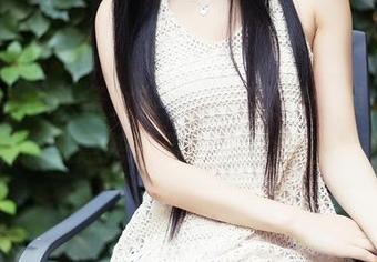 TouTiao头条女神 – 私房红裙合集，莫晓希就是让人意想不到，悬念和轻松兼具。