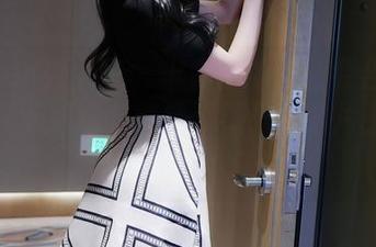 Xiuren秀人网 – 芈琳娜的职业装合集:这是一场职场时装秀,不只是名片上的风采!