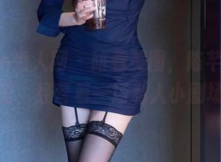 Xiuren秀人网 – 陪着美图,陈芊儿在浴室里,经营着一场私人小剧场。