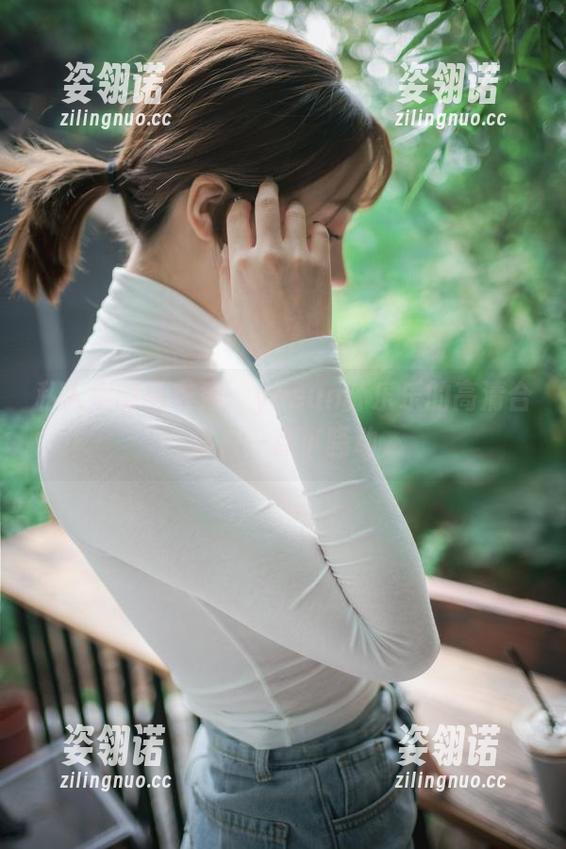 yeeun孙乐乐 私人定制毛衣秀:yeeun孙乐乐的高清合集,一点小骚动