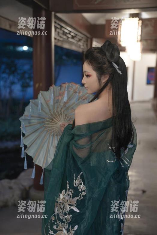 yuuhui玉汇 电梯间的照片:别不信,yuuhui玉汇教你如何在密闭空间玩转写真!