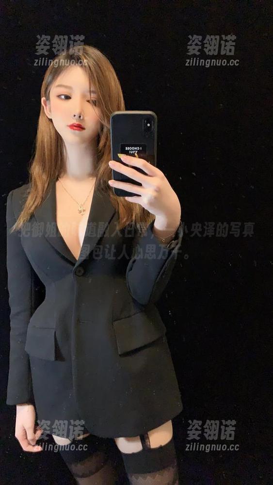 一小央泽 把御姐的味道融入日常,一小央泽的写真图包让人心思万千。