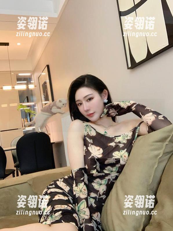 不爱笑的赛琳 微密圈 - 一次愉快的邂逅,不爱笑的赛琳在死库水中的照片…太有趣了!