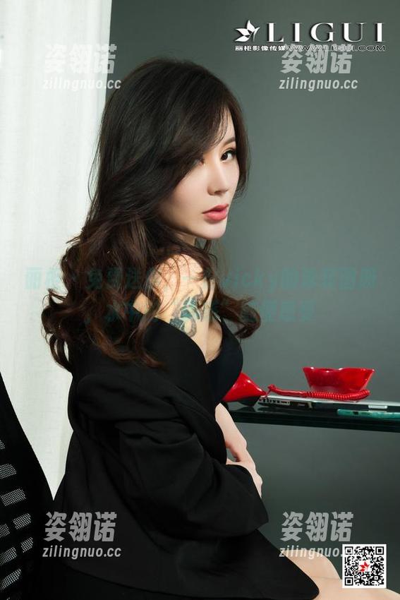 丽柜 - 免费送你，一份vicky的泳装图册，水中的“诱惑”随便感受