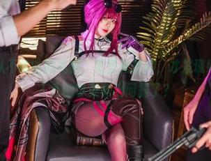 这里是九言从不咕咕的礼服,无圣光加持,才发现好像更接地气?我的审美真出问题了?