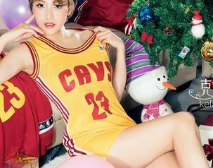 克拉女神 – 姜璐的最新单品：这条连体衣真让人想多看几眼，没道理啊！
