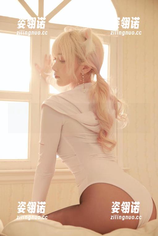 啾小妍Deer 啾小妍Deer的美腿写真,分享一下——真想借她的腿去踢足球!