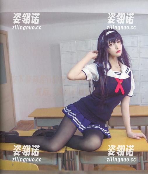 在下萝莉控ii 在下萝莉控ii的内衣写真:很疑惑,但下载后,我似乎被征服了!