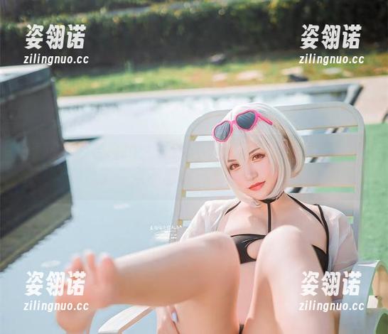 夏鸽鸽不想起床 惠乃果泳装自拍:夏鸽鸽不想起床为这美图赋予了一点不那么严肃的哲学?