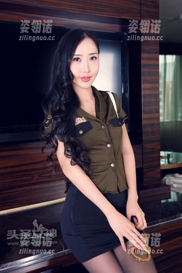 头条女神-高韩菲 头条女神 - 原图直击,难以抗拒的高韩菲美脚,你的视线根本不想离开。
