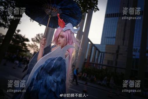 奶狮不咬人 作品中玉藻前的神情好像在说:‘卖萌你们任选,奶狮不咬人请收下我这优雅的姿态!’