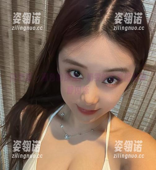 奶雯 微密圈 - 黑色的深处,奶雯的全套图包静静闪烁