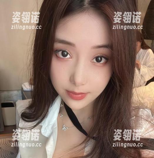 奶雯 微密圈 - 连体衣的花样穿搭:奶雯给我上了一课!