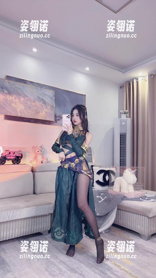 小小奶瓶儿 小小奶瓶儿的写真展:丝带女友,束缚与解放?