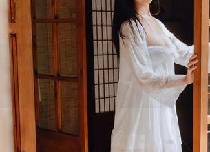 年年Nnian红裙:图库里的沉迷每一寸布料