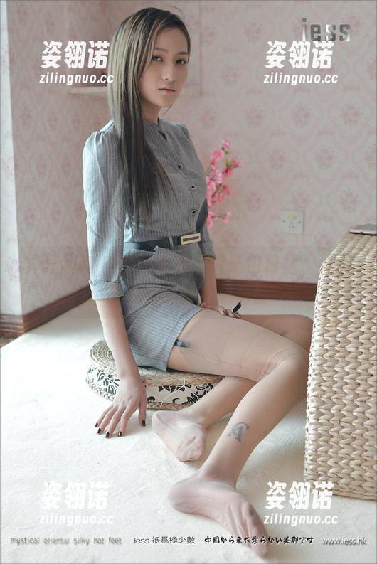 异思趣向-小九 异思趣向 - 当小九穿上格子包臀裙,连无圣光都不好意思捂脸