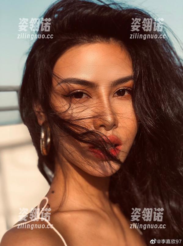 微密圈 - 李嘉欣97带你进入兔女郎的亮钻福利世界，看了想不想再看？