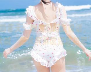 桜桃喵的夏天:如果图册能说话,它肯定会大喊‘把冰淇淋吃完再拍吧’!