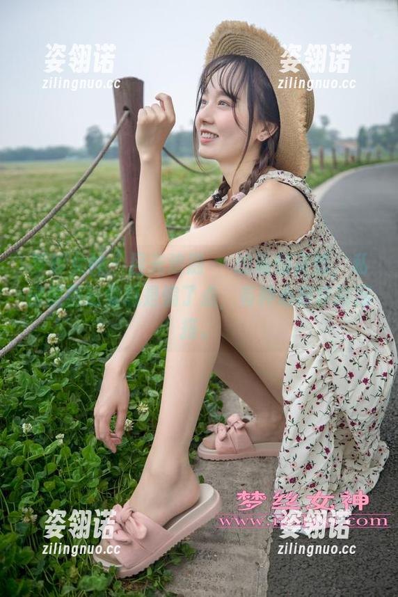 梦丝女神 - 目光追随玥玥的瑜伽姿势，私房原图感觉总是偏了点，有种心痒痒的混搭。