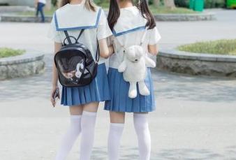 森萝财团 – 小樱的女孩写真,壁纸也悄悄blush了吧。