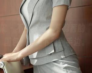 模范学院 – 不怕你傻,慕羽茜的“女仆”图包,一键下载到手边。