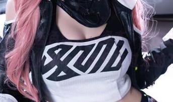 玛丽萝丝那蓝色泳衣的姿态,不知道清水由乃是从哪个角度分享过来的?