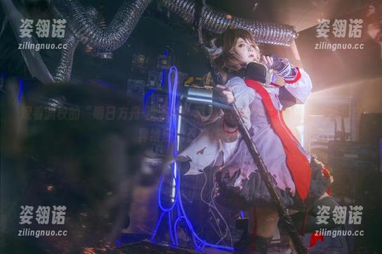观看渊秧的“明日方舟-巫恋”：哪里来的原图？我以为这是来自异维度的召唤信号！