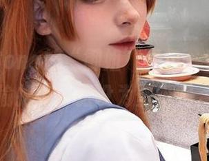特软儿Sona的“御姐”图包,看完想偷偷把每一张设为壁纸呢。