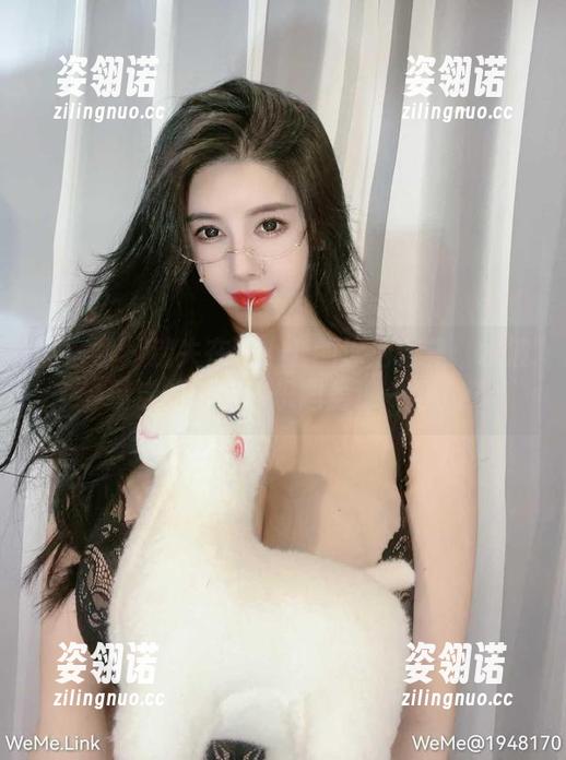 微密圈 - 迷失在猪小七的泳池合集：水波荡漾的时刻，乐趣盖过一切。