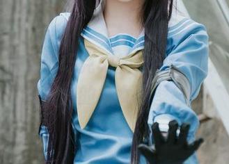 透过白莉爱吃巧克力的镜头,发现原图中那诱人的兔女郎壁纸!