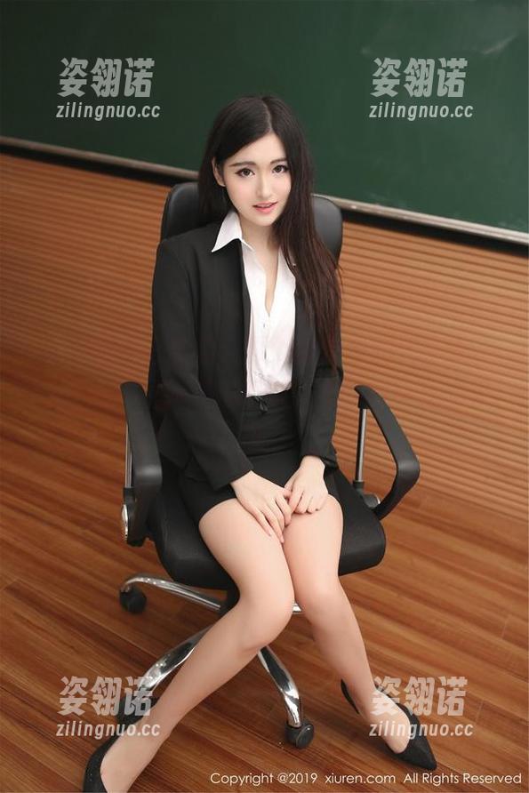 秀人网-王曼柔 秀人网 - 王曼柔,那个高跟鞋的代言人,高清成果让我不得不说,走路时一定自带风。