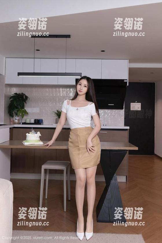 秀人网-美七Mia 秀人网 - 原图中的美七Mia,妹子的眼神我不太懂……