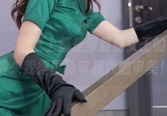 秀人网 – 壁纸上都是邹晶晶女王的美脚,看来我得重新审视我的审美!
