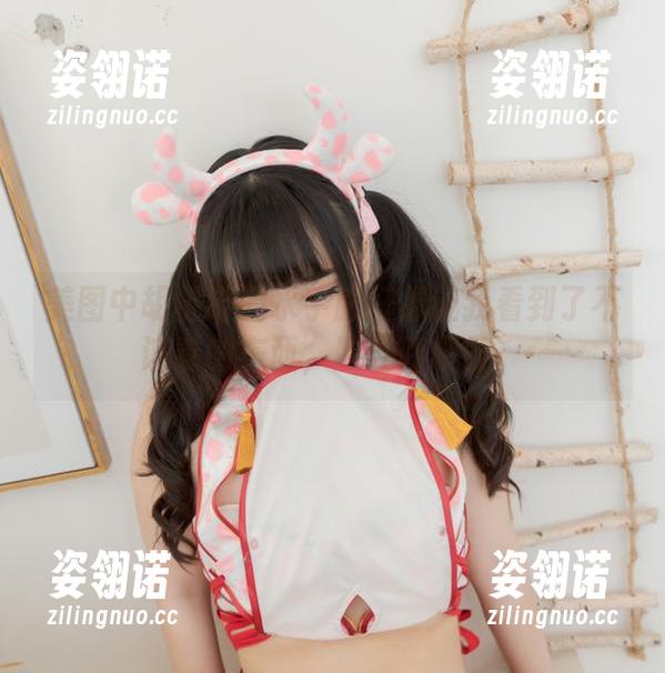 胡桃喵 美图中胡桃喵的水手服好像让我看到了不该看的东西,脸红嗖嗖的。