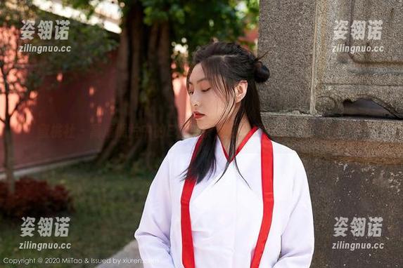 蜜桃社 - 高清照片中的E杯奶茶，居然跟豹纹一起闹腾了！