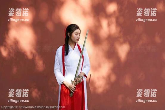 蜜桃社 - 吊带系列绝对是小魔女lily的杀手锏，作品集大失时装周的风采！