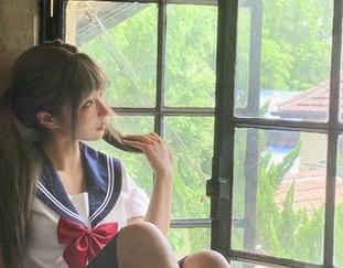 蠢沫沫白睡衣精选——多少人有片刻想要逃离现实的冲动