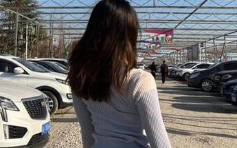 微密圈 – 金希儿在紫色睡袍里，最新资源似乎是在给“随便穿着也能美”的定义打分。