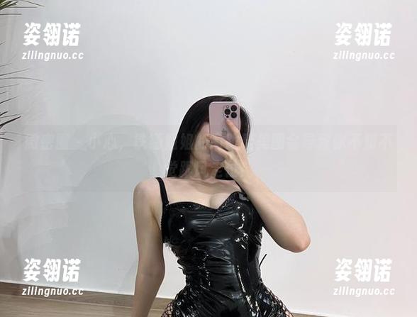 铁锤姐姐 微密圈 - 小心,铁锤姐姐的高跟鞋美图会导致你不知不觉跟风走位!