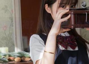 镜酱花式穿旗袍?分享原图,心想着自己也试试?不太可能…