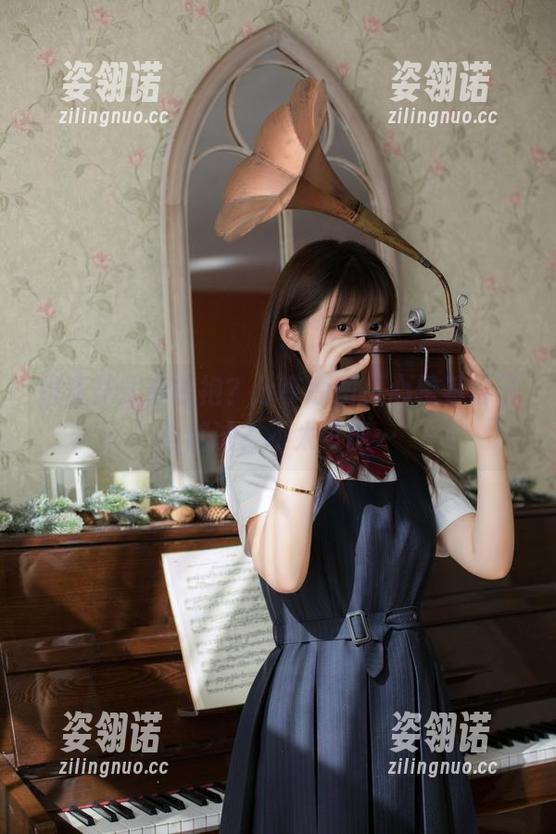 镜酱 镜酱花式穿旗袍?分享原图,心想着自己也试试?不太可能…