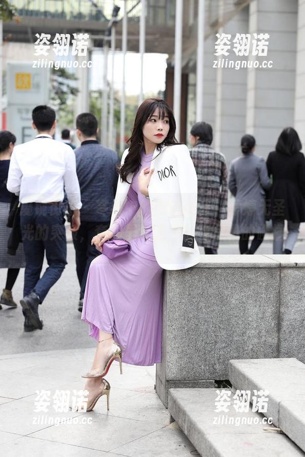 魔镜街拍-婷婷 魔镜街拍 - 寒风中的肉丝美人,婷婷无圣光的突破,套图里全是大胆与优雅的碰撞。